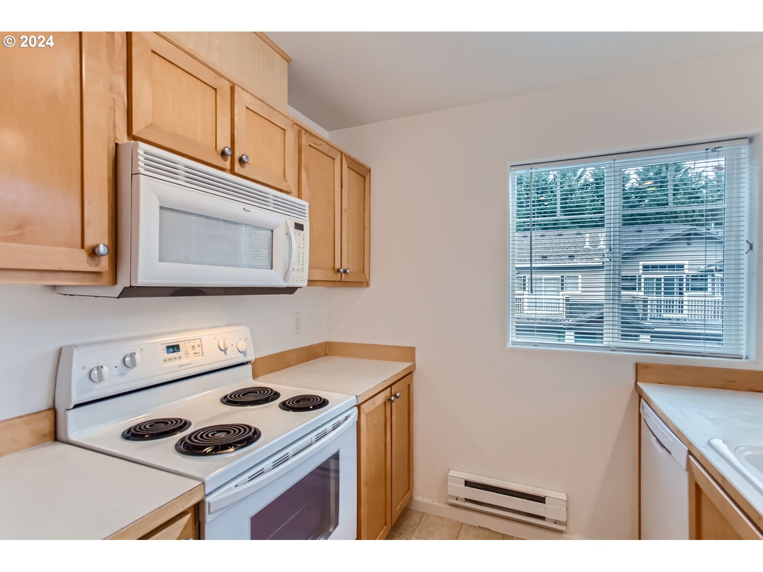 14740 Southwest Sandhill Loop, Unit 203 Beaverton, OR 97007 - Photo 19 of 35 a kitchen that has a stove and a microwave