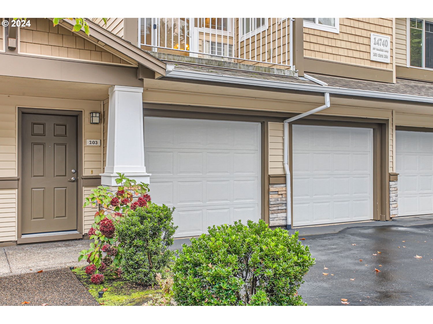 14740 Southwest Sandhill Loop, Unit 203 Beaverton, OR 97007 - Photo 3 of 35 a front view of a house with plants