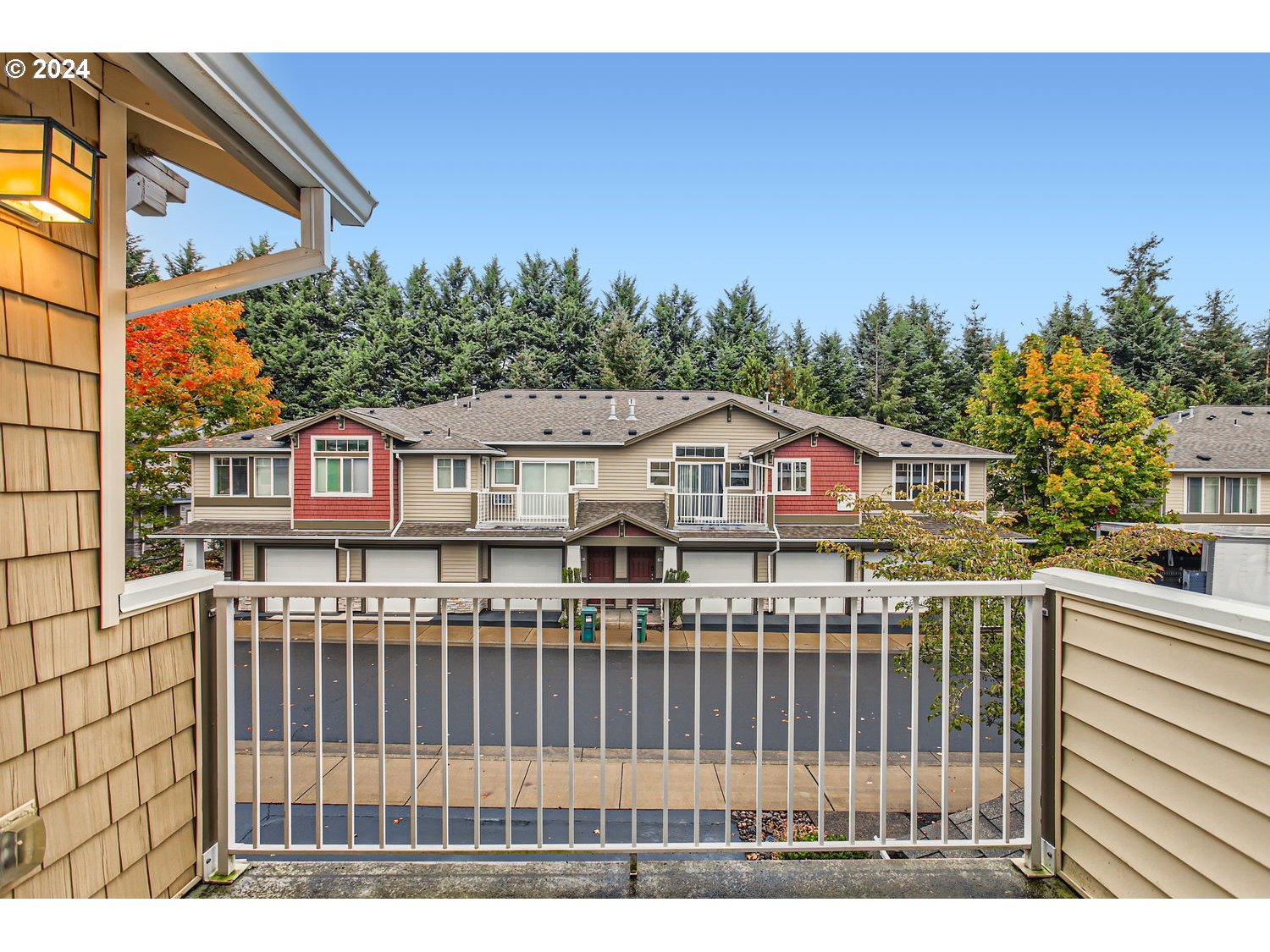 14740 Southwest Sandhill Loop, Unit 203 Beaverton, OR 97007 - Photo 33 of 35 a front view of a house with a garden