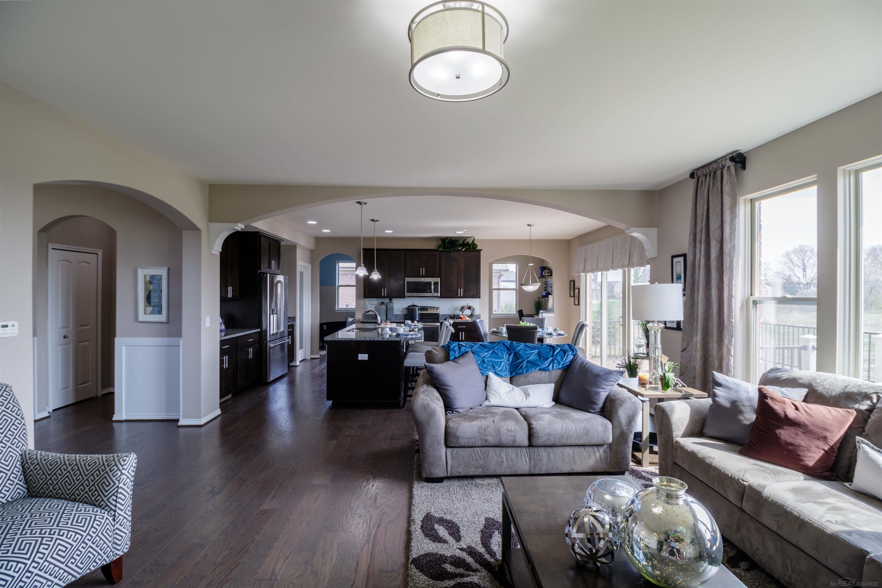 27600 Hagen Road New Baltimore, MI 48051 - Photo 10 of 31 Family Room