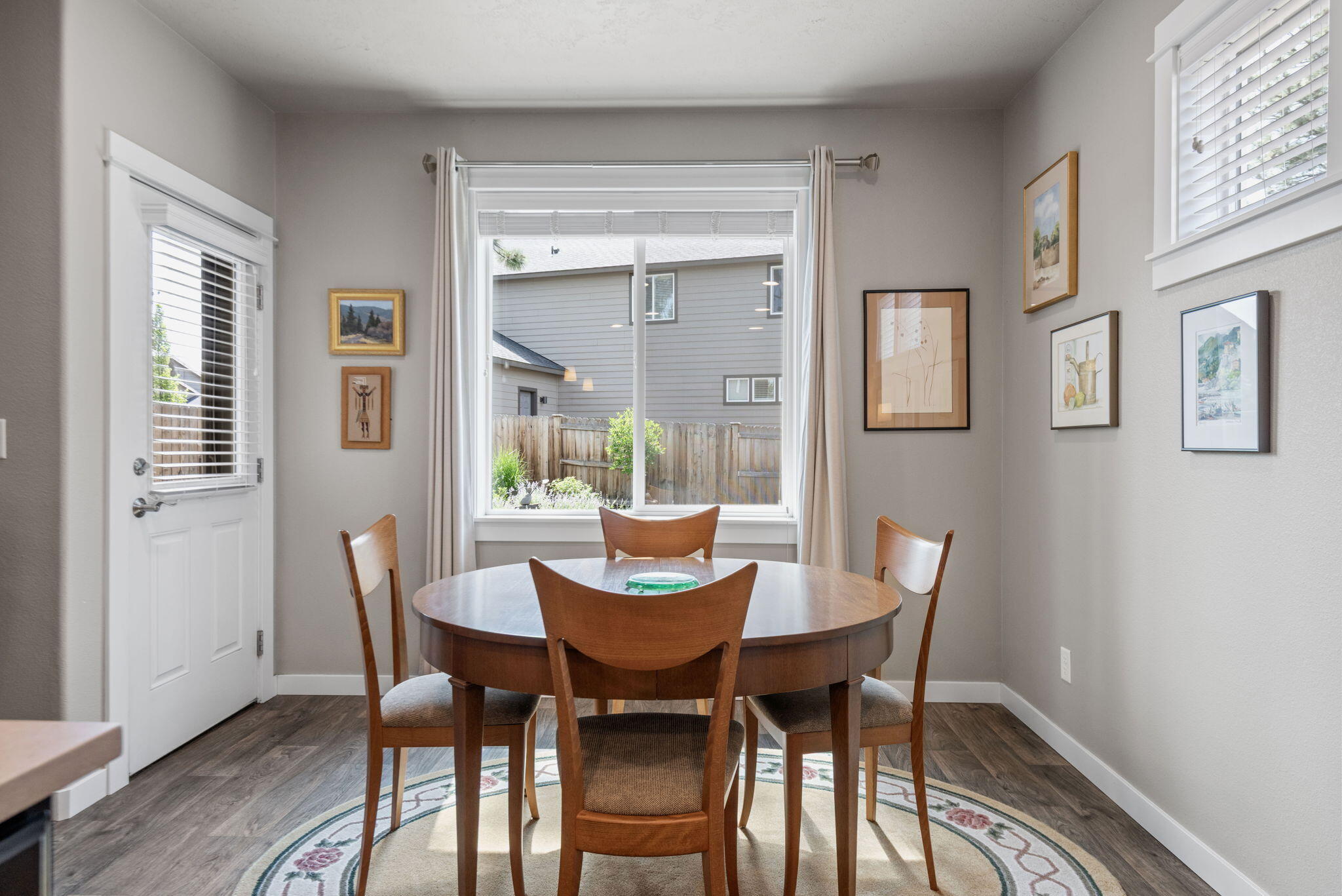 715 Brooks Camp Road Sisters, OR 97759 - Photo 6 of 25 a dining room with furniture and window