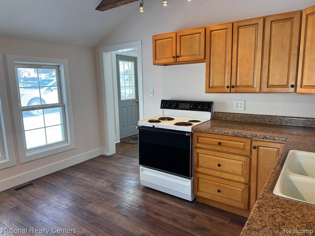 209 Detroit Street Milford, MI 48381 - Photo 10 of 15