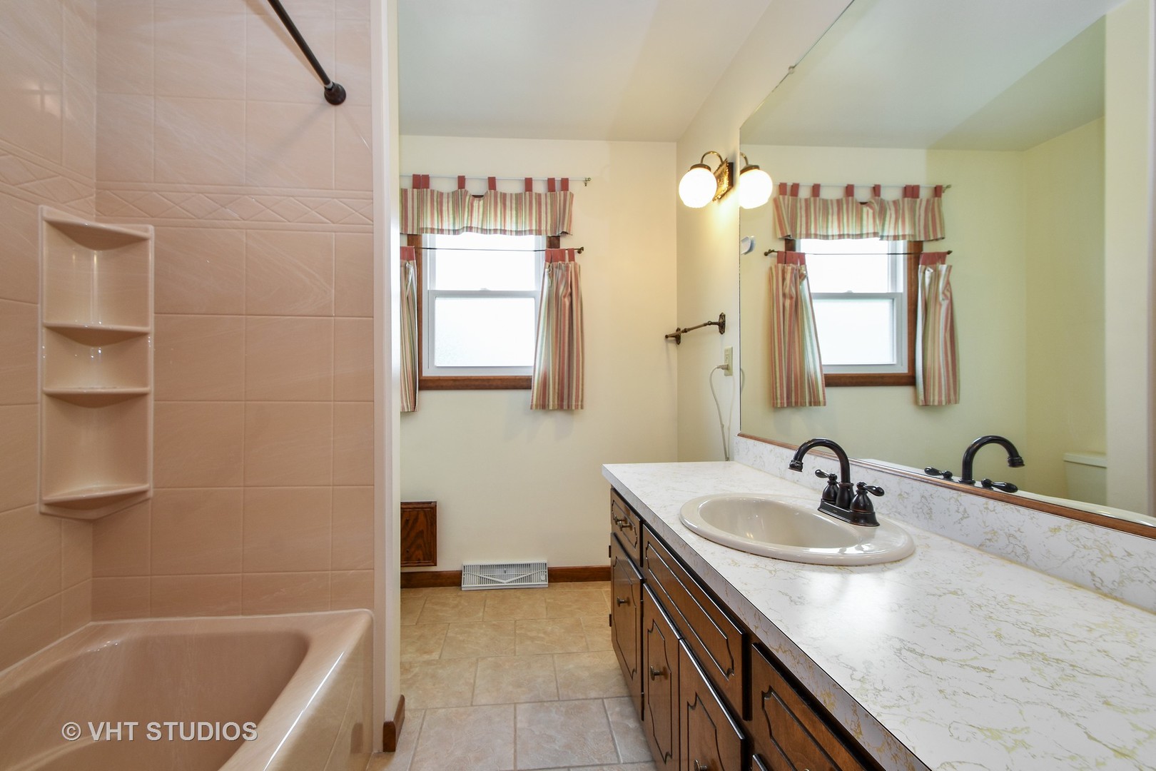 25140 South Rondorey Road Elwood, IL 60421 - Photo 11 of 20 a bathroom with a tub sink and mirror