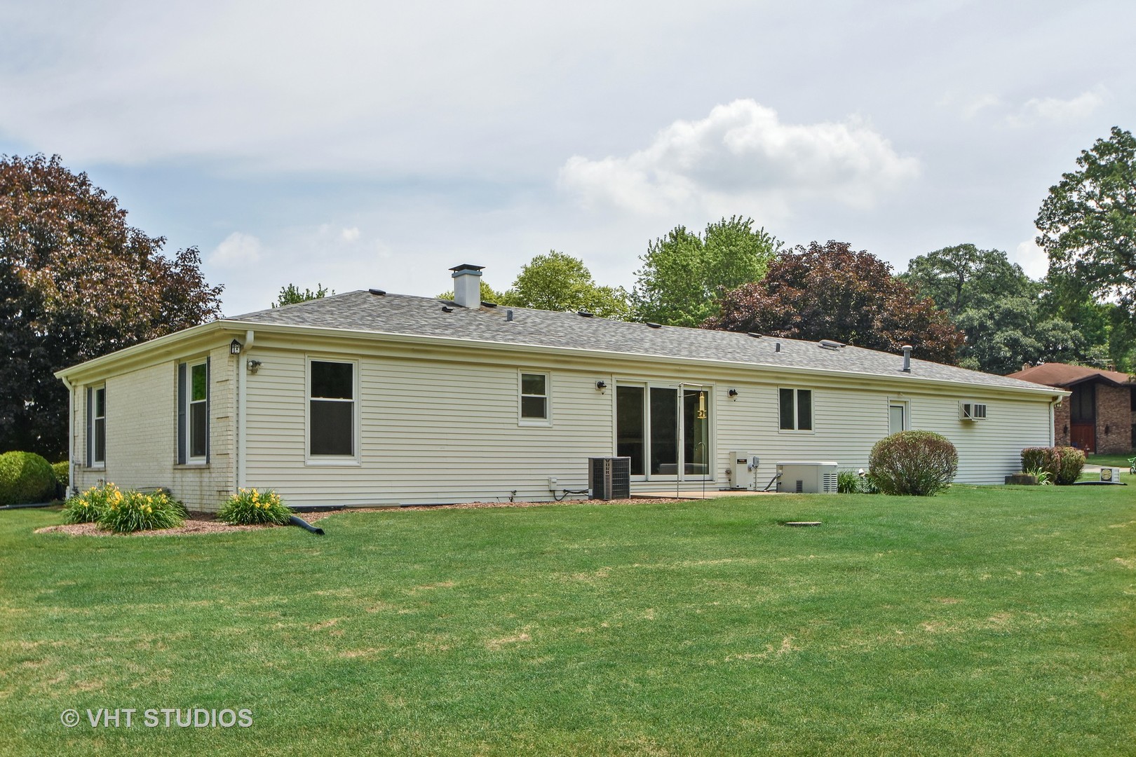 25140 South Rondorey Road Elwood, IL 60421 - Photo 17 of 20 a house that is sitting in the grass