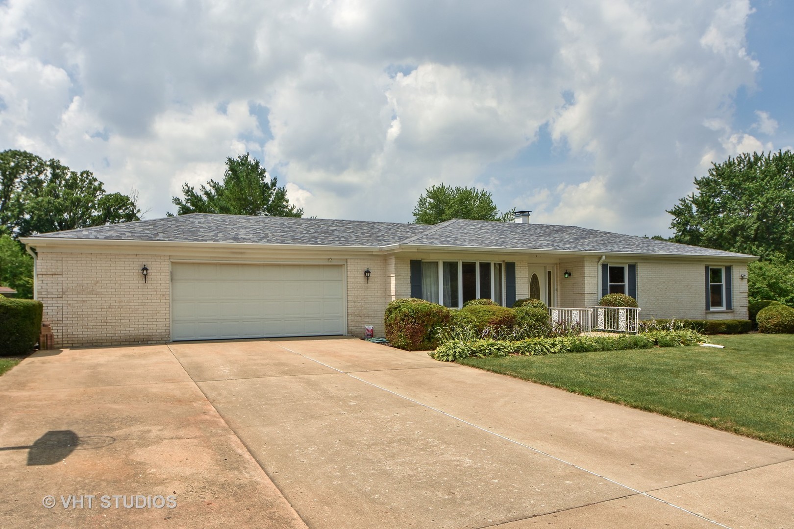 25140 South Rondorey Road Elwood, IL 60421 - Photo 20 of 20 a front view of house with yard and green space
