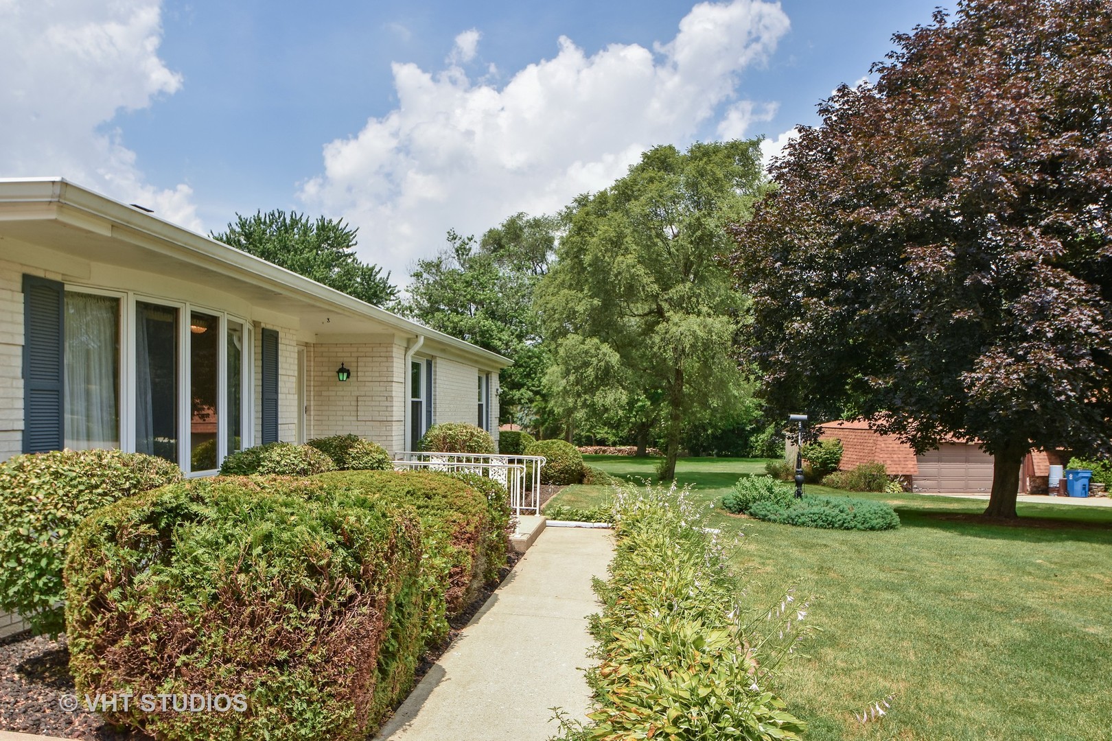 25140 South Rondorey Road Elwood, IL 60421 - Photo 2 of 20 a front view of a house with a yard
