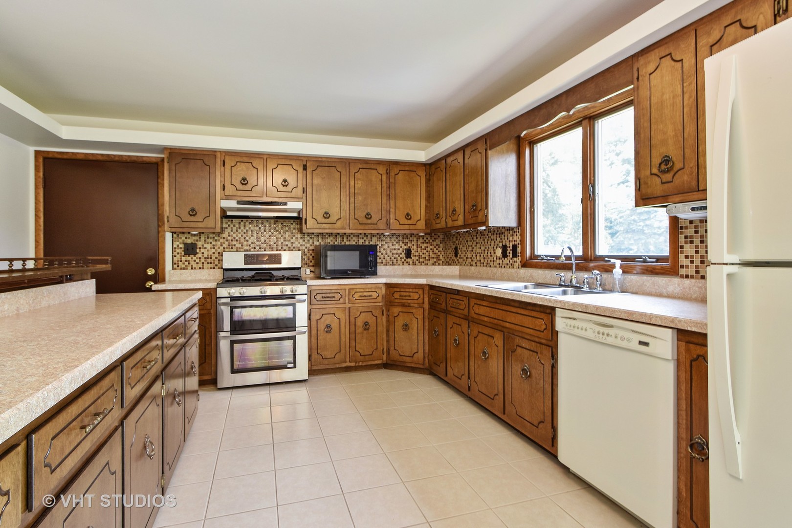 25140 South Rondorey Road Elwood, IL 60421 - Photo 5 of 20 a kitchen with stainless steel appliances a sink window and cabinets