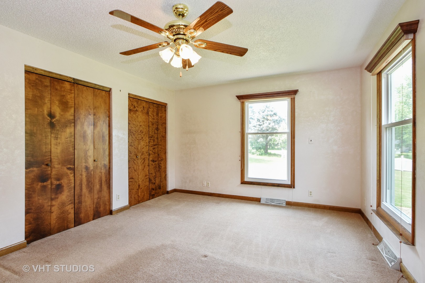 25140 South Rondorey Road Elwood, IL 60421 - Photo 7 of 20 a view of an empty room with a window
