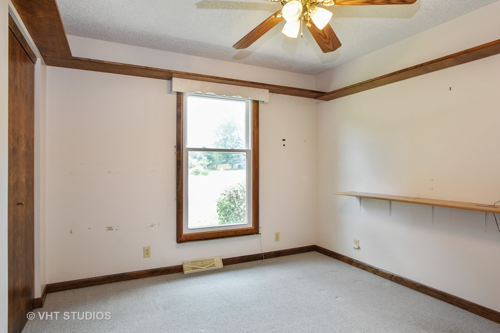 25140 South Rondorey Road Elwood, IL 60421 - Photo 9 of 20 an empty room with windows