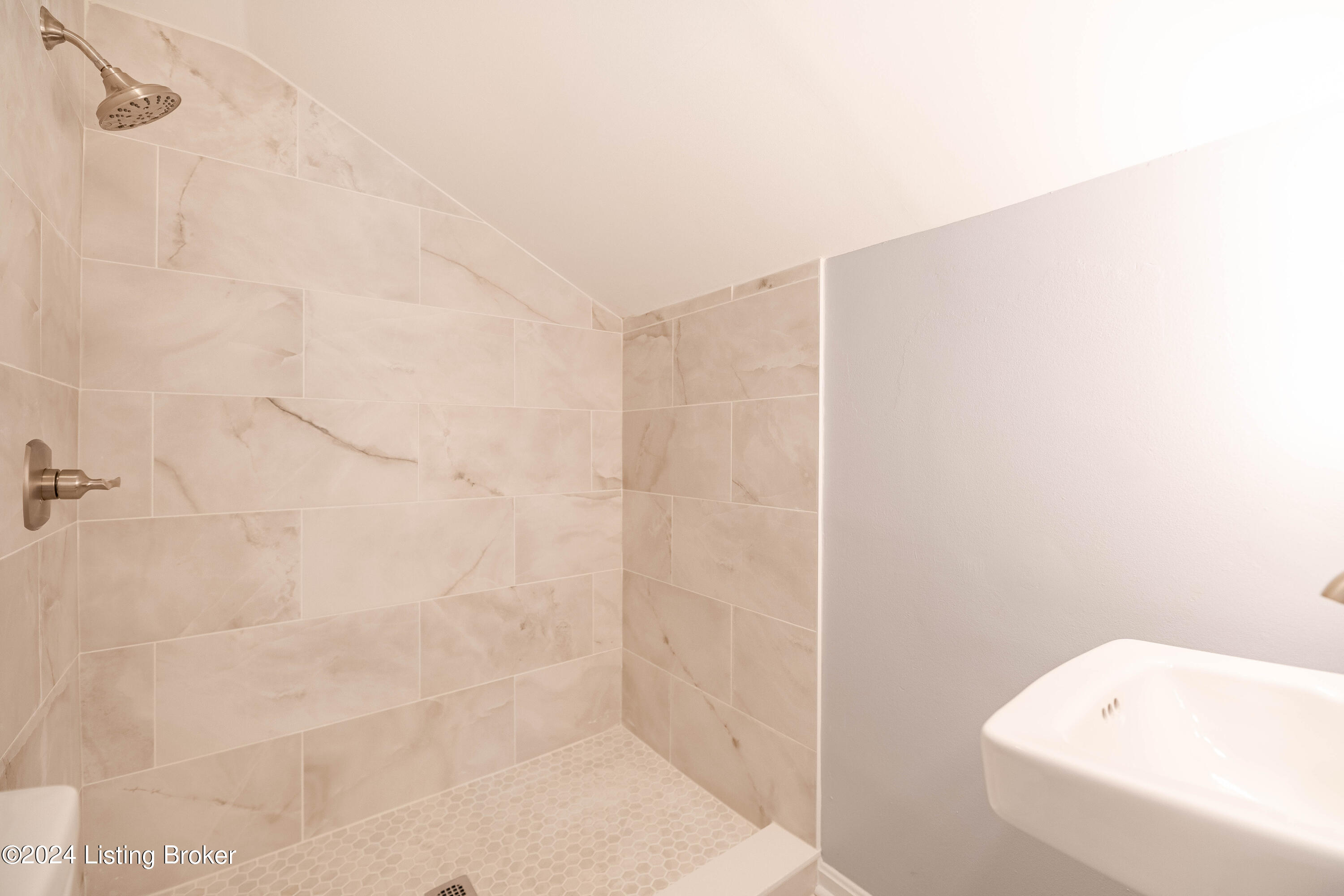 2420 Sherry Road Louisville, KY 40217 - Photo 18 of 22 DSC03701-HDR