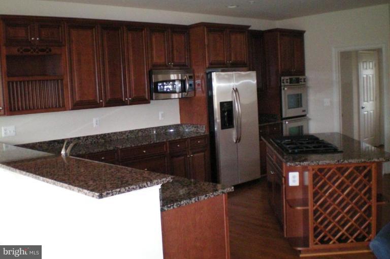7241 Annapolis Rock Road Gaithersburg, MD 20882 - Photo 2 of 9 Gourmet Kitchen