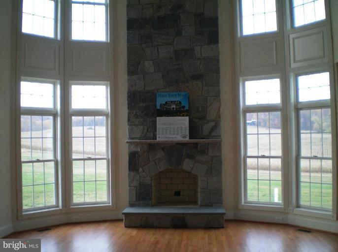 7241 Annapolis Rock Road Gaithersburg, MD 20882 - Photo 3 of 9 2 Story Family Room