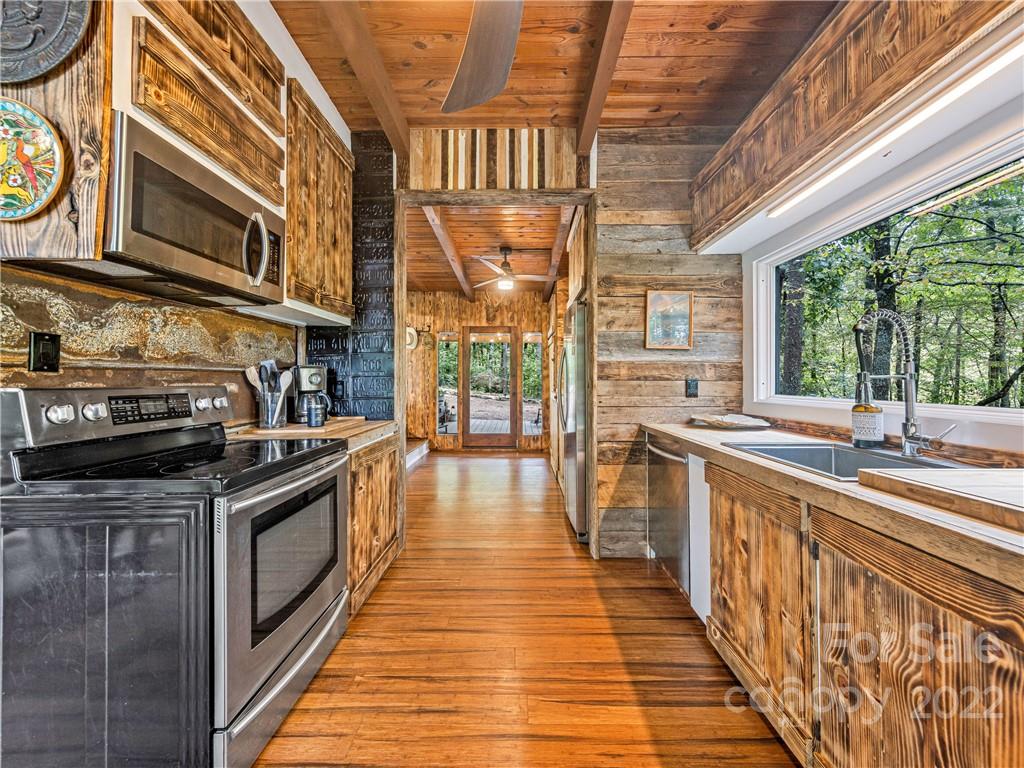 547 Round Mountain Road Brevard, NC 28712 - Photo 18 of 38 Gallery Image 18