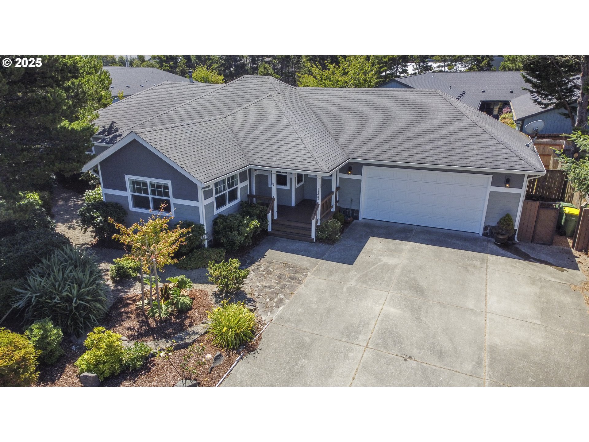 1522 Myrtle Loop Florence, OR 97439 - Photo 1 of 43 Gallery Image 1