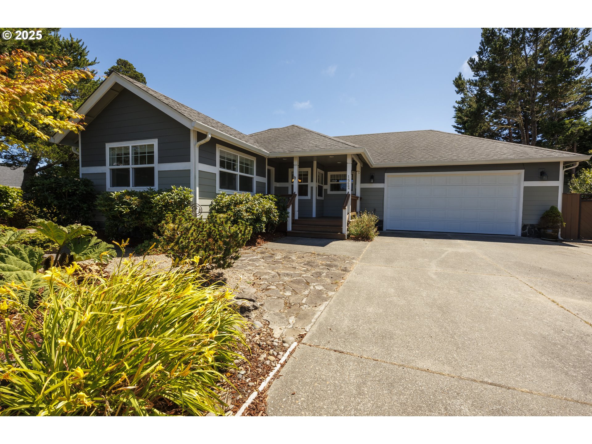 1522 Myrtle Loop Florence, OR 97439 - Photo 2 of 43 Gallery Image 2