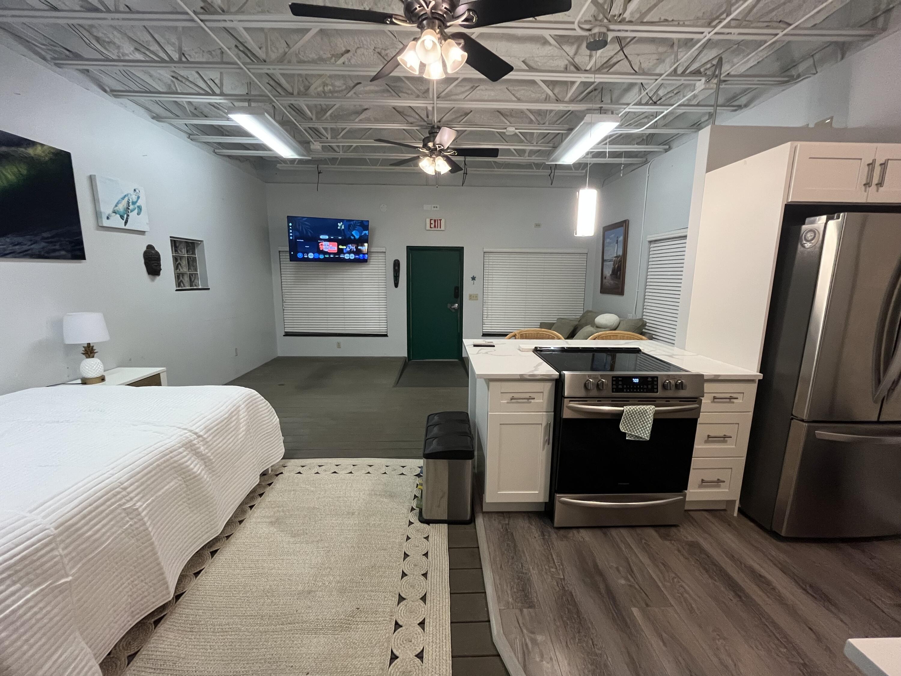 112 Mayfield Road, Unit A Lantana, FL 33462 - Photo 7 of 23 IMG_0885