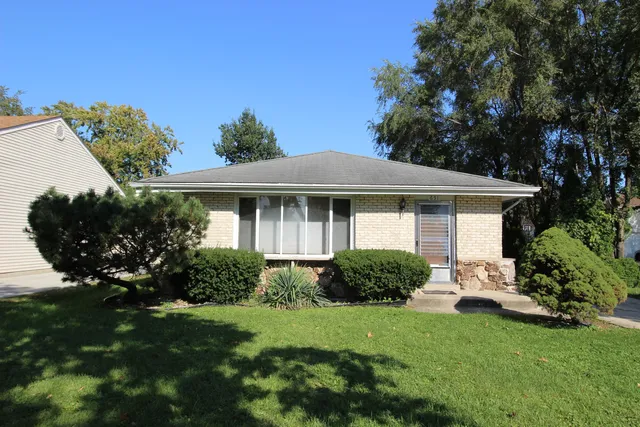 $2,750 | 651 North Kenilworth Avenue, Elmhurst, IL 60126
