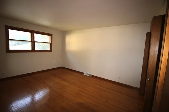 $2,750 | 651 North Kenilworth Avenue, Elmhurst, IL 60126