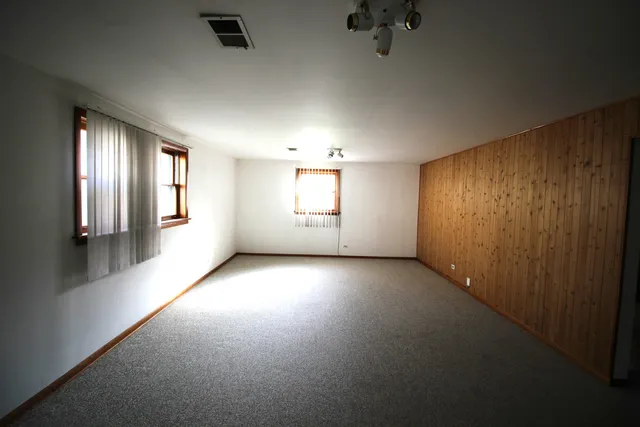 $2,750 | 651 North Kenilworth Avenue, Elmhurst, IL 60126