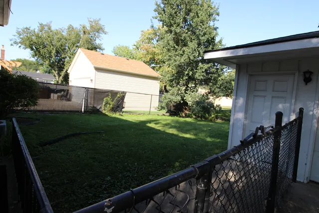 $2,750 | 651 North Kenilworth Avenue, Elmhurst, IL 60126