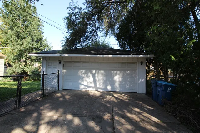 $2,750 | 651 North Kenilworth Avenue, Elmhurst, IL 60126