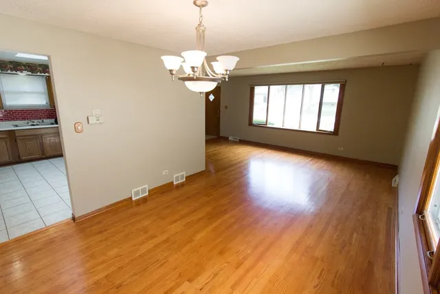 $2,750 | 651 North Kenilworth Avenue, Elmhurst, IL 60126