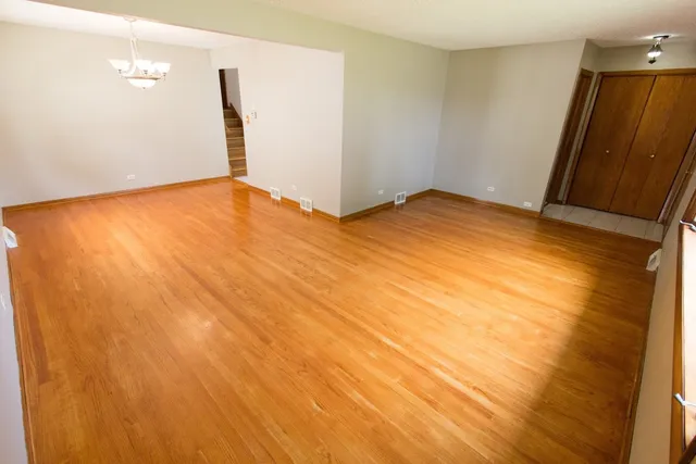 $2,750 | 651 North Kenilworth Avenue, Elmhurst, IL 60126