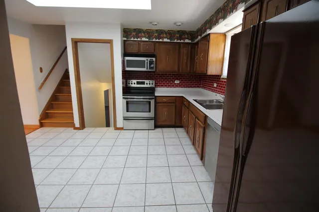 $2,750 | 651 North Kenilworth Avenue, Elmhurst, IL 60126