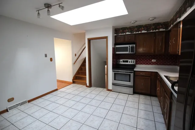 $2,750 | 651 North Kenilworth Avenue, Elmhurst, IL 60126