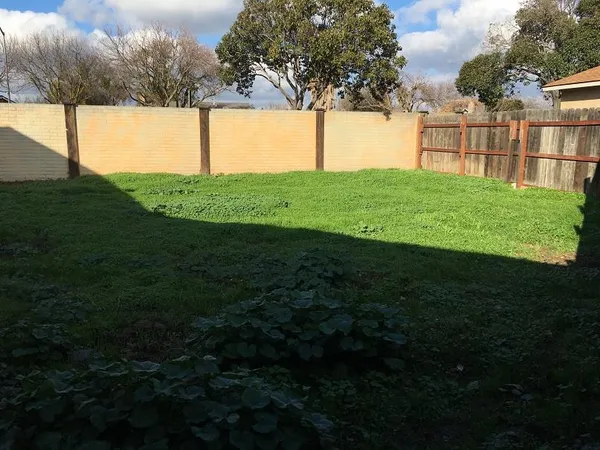 a view of yard with green space