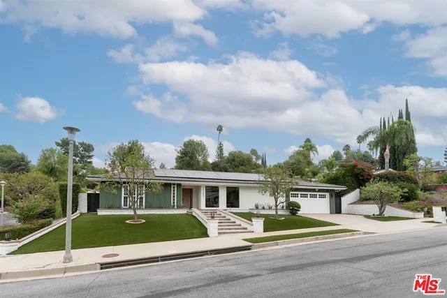 $2,828,000 | 18089 Lake Encino Drive, Encino, CA 91316