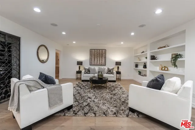 $2,828,000 | 18089 Lake Encino Drive, Encino, CA 91316