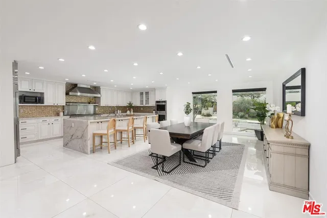 $2,828,000 | 18089 Lake Encino Drive, Encino, CA 91316