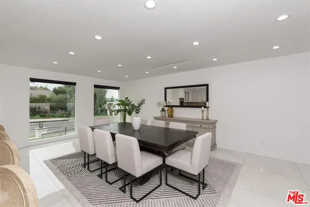 $2,828,000 | 18089 Lake Encino Drive, Encino, CA 91316