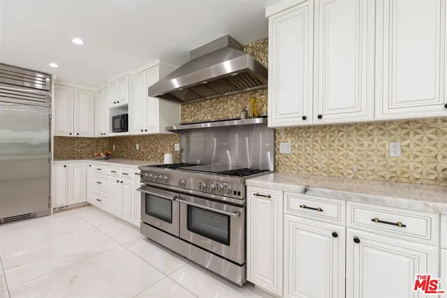 $2,828,000 | 18089 Lake Encino Drive, Encino, CA 91316