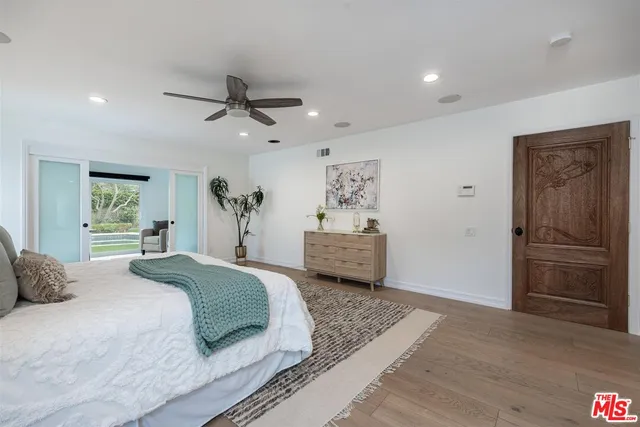 $2,828,000 | 18089 Lake Encino Drive, Encino, CA 91316