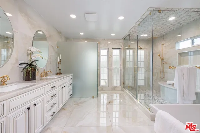 $2,828,000 | 18089 Lake Encino Drive, Encino, CA 91316