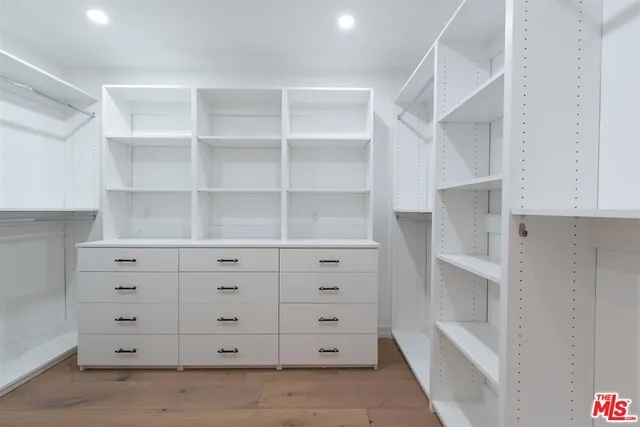 $2,828,000 | 18089 Lake Encino Drive, Encino, CA 91316