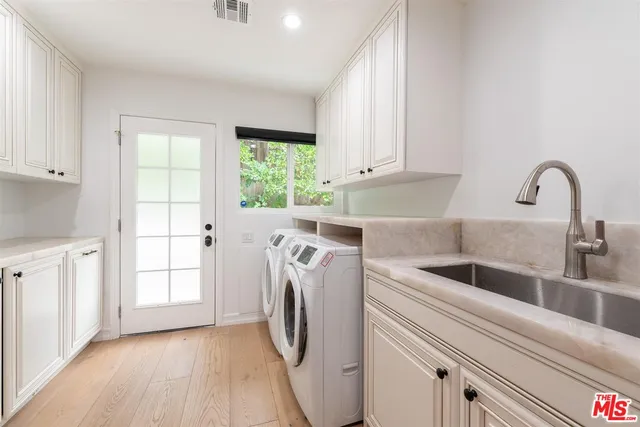 $2,828,000 | 18089 Lake Encino Drive, Encino, CA 91316