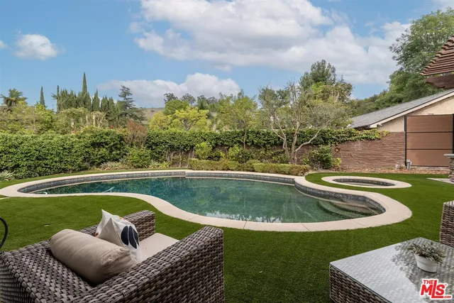 $2,828,000 | 18089 Lake Encino Drive, Encino, CA 91316