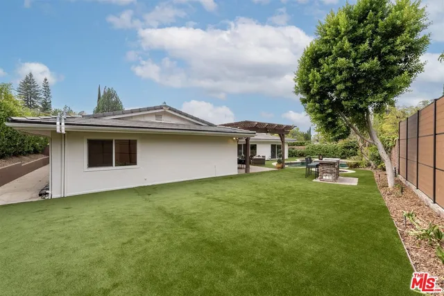 $2,828,000 | 18089 Lake Encino Drive, Encino, CA 91316