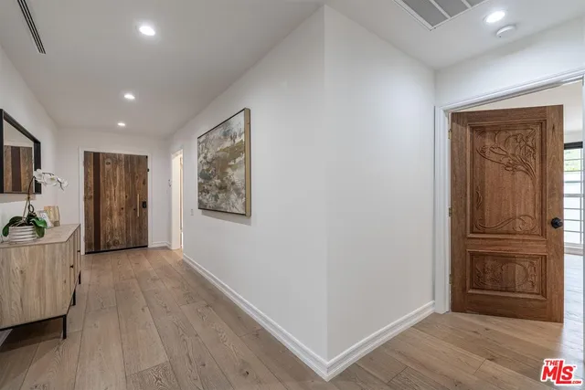 $2,828,000 | 18089 Lake Encino Drive, Encino, CA 91316