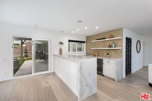 $2,828,000 | 18089 Lake Encino Drive, Encino, CA 91316