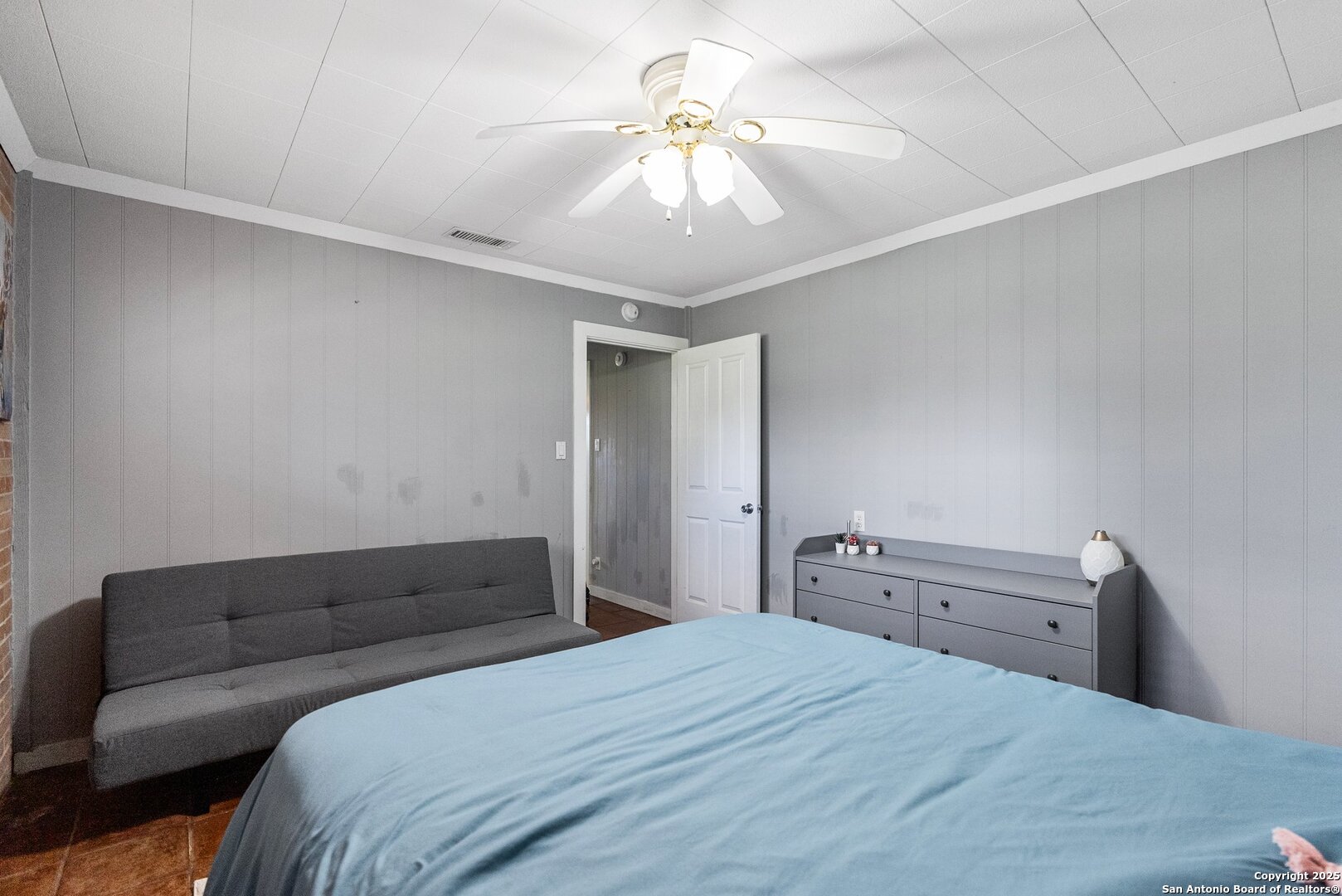 180 Freeman Circle George West, TX 78022 - Photo 25 of 41 a bedroom with a bed and a chandelier