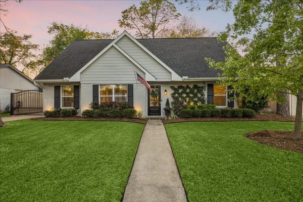 $445,000 | 1906 Ashford Hollow Lane, Houston, TX 77077