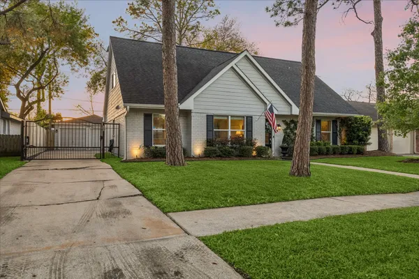 $445,000 | 1906 Ashford Hollow Lane, Houston, TX 77077