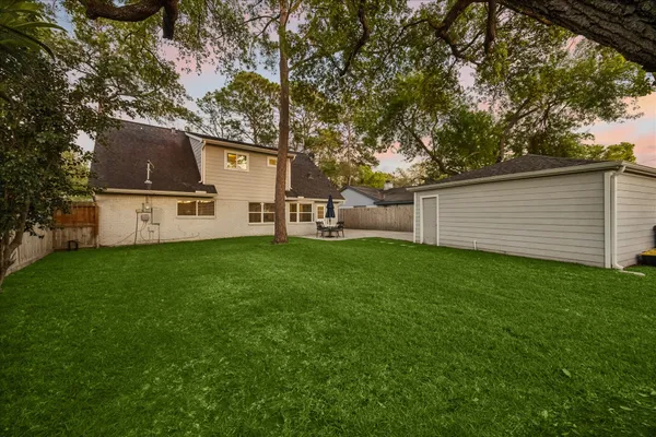 $445,000 | 1906 Ashford Hollow Lane, Houston, TX 77077
