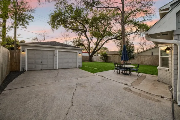 $445,000 | 1906 Ashford Hollow Lane, Houston, TX 77077