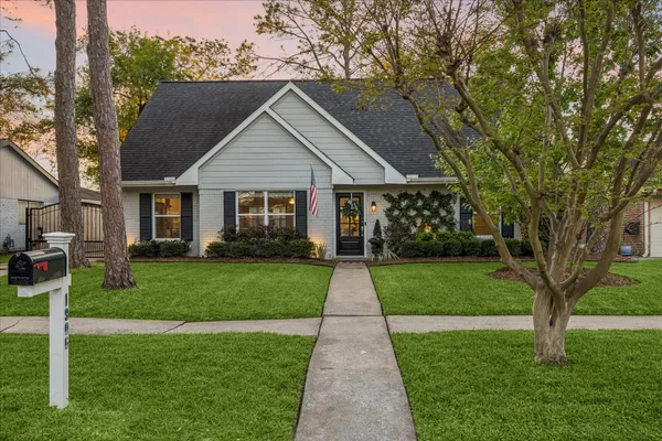 $445,000 | 1906 Ashford Hollow Lane, Houston, TX 77077