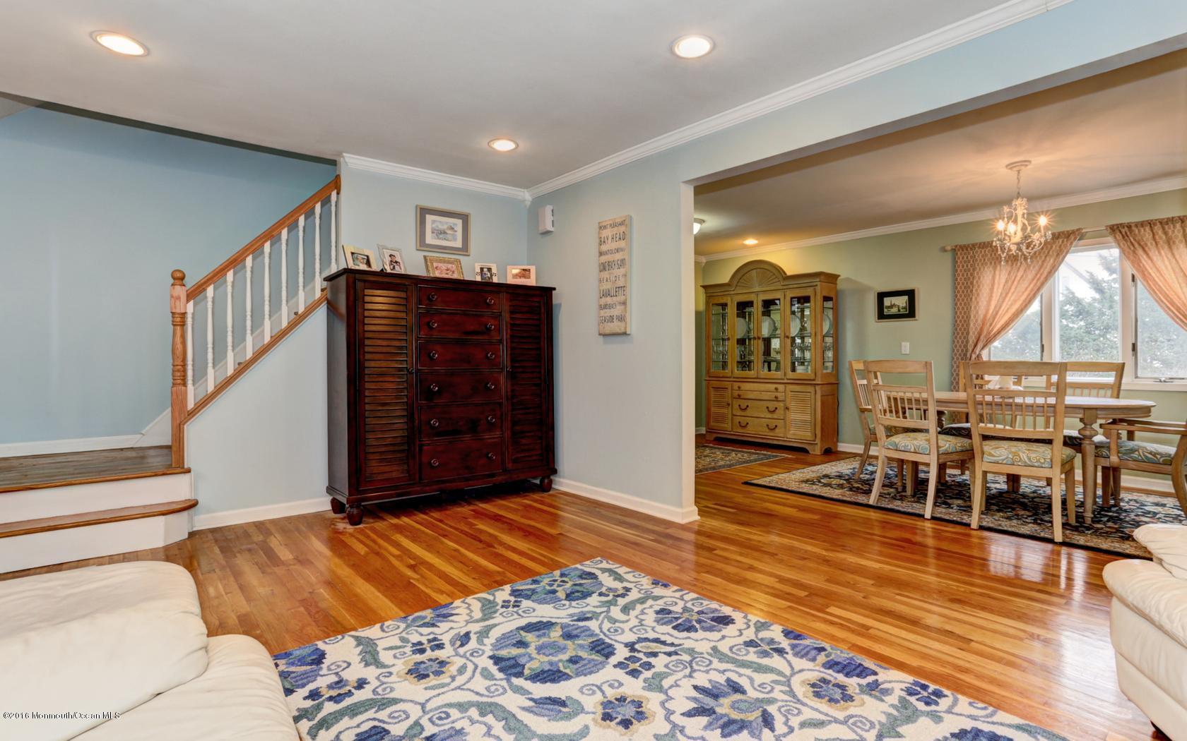 40 Drift Road Middletown, NJ 07718 - Photo 6 of 25 a living room with furniture